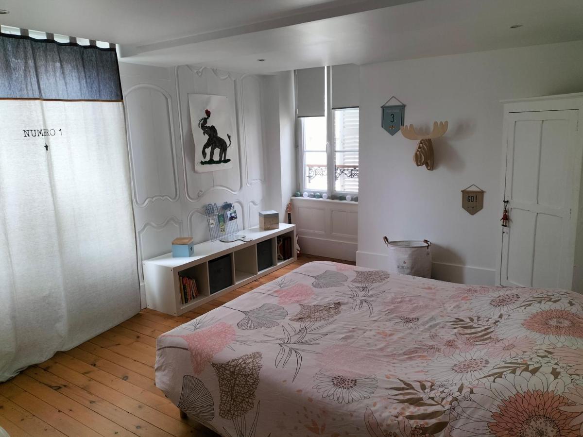 La Chambre Des Remparts 法莱斯 外观 照片