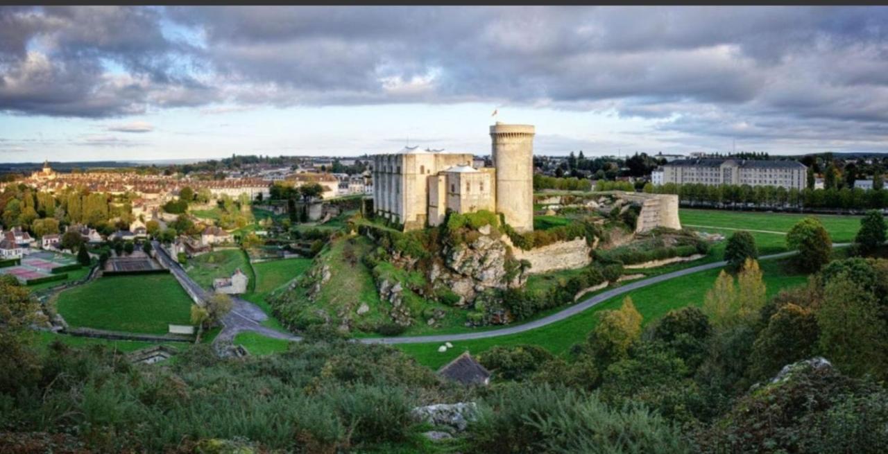 La Chambre Des Remparts 法莱斯 外观 照片