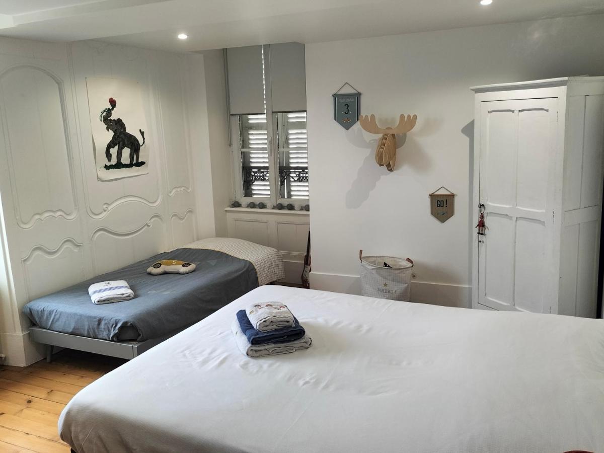 La Chambre Des Remparts 法莱斯 外观 照片